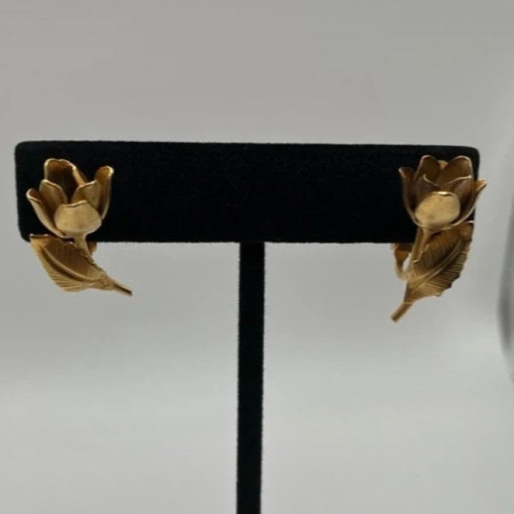 Vintage Gold tone Clip on Earrings